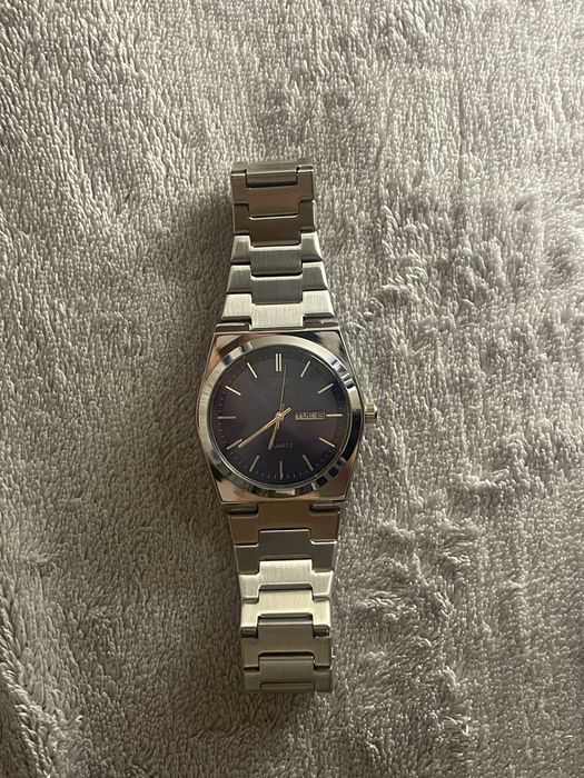 Relógio Clássico com Bracelete em Aço