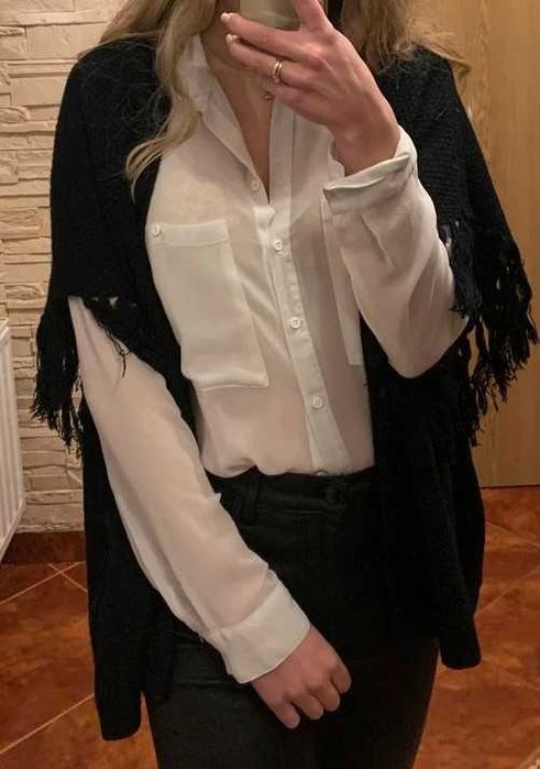 Czarny ażurowy kardigan sweter ponczo z frędzlami boho True Spirit