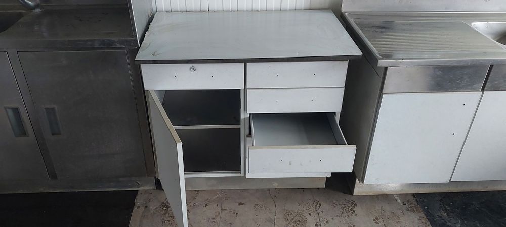 Quadro de fixação papéis e banco