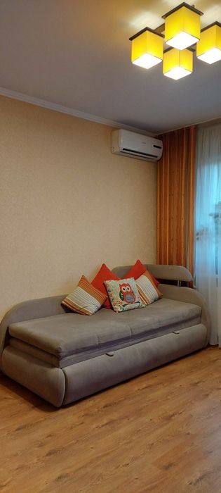 Здам подобово гарну 2 кімнатну квартиру в центрі міста на Іллінській