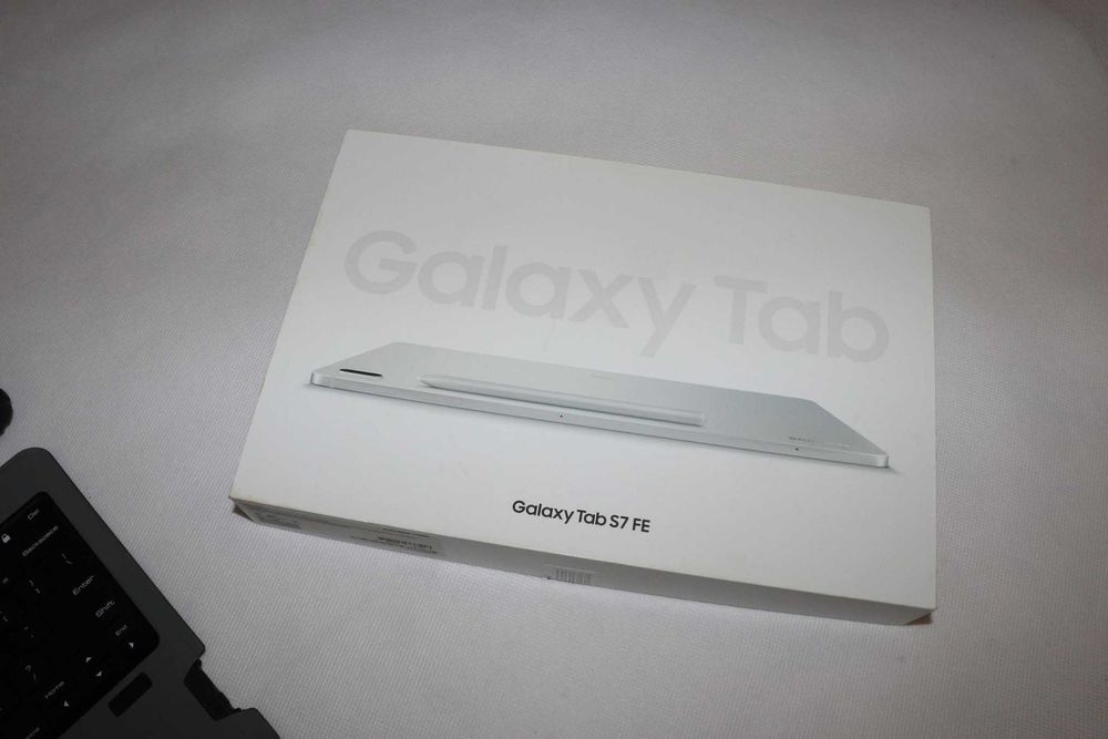Samsung galaxy tab s7 FE tablet  jak nowy  SM-T733