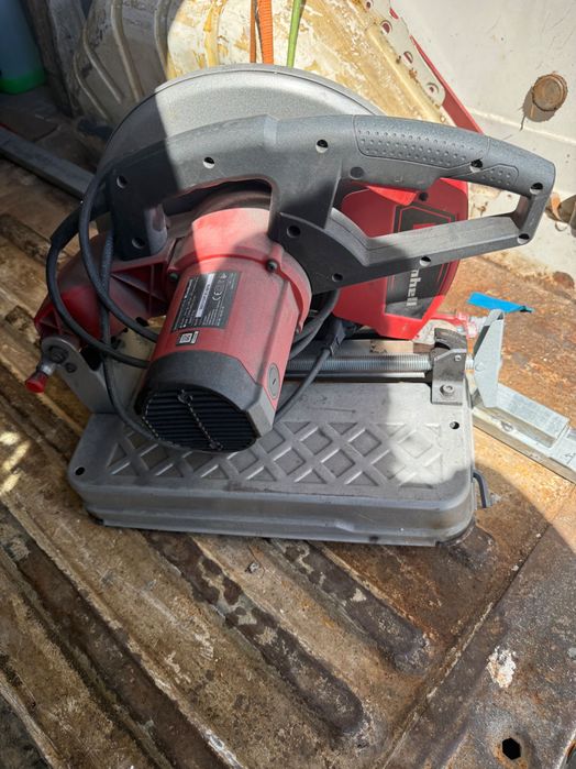Máquina para cortar ferros com pouco uso