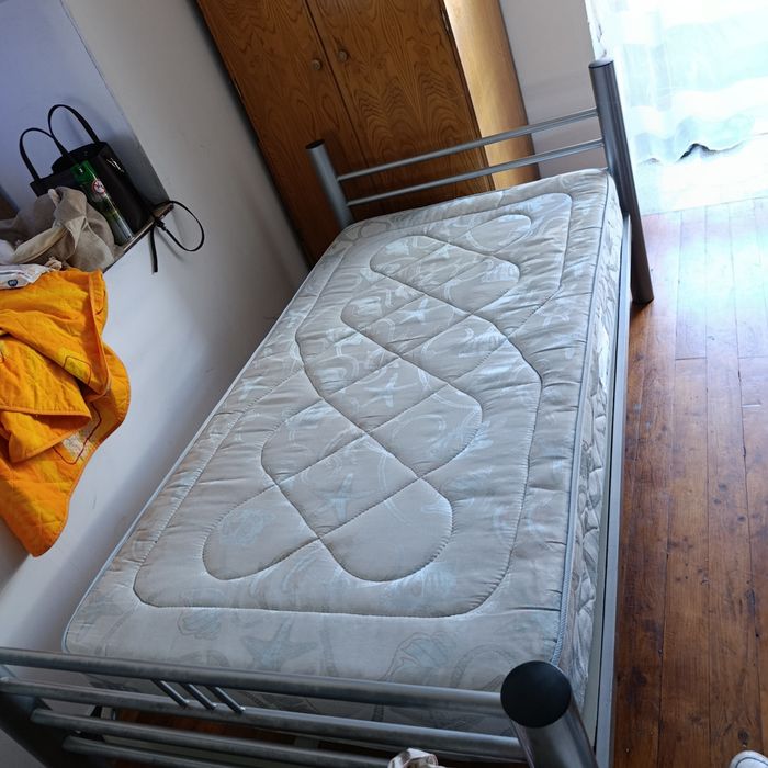 Camas em ferro em excelente estado!! VENDA URGENTE