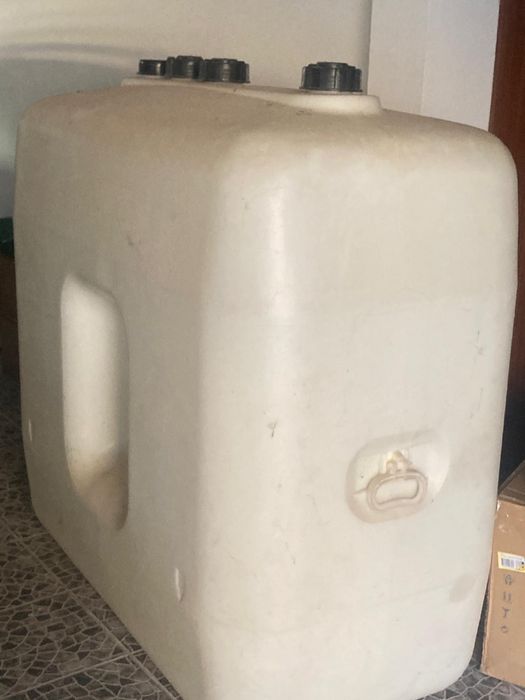 Depósito de combustível 1000L como novo