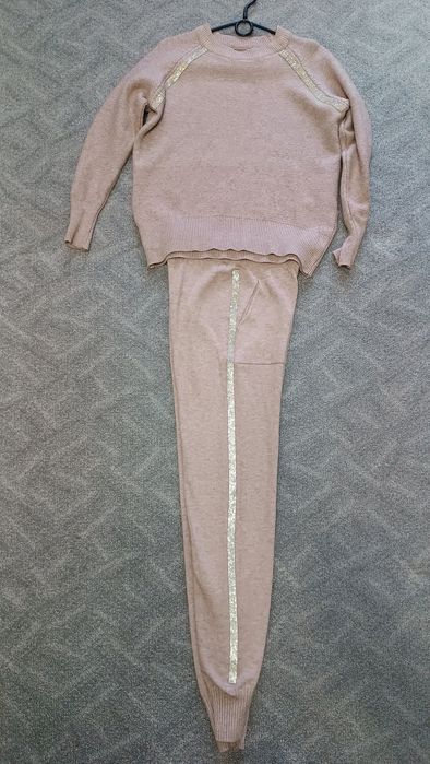 Продам костюм,розмір 42