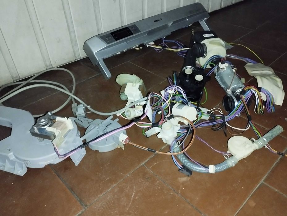 Peças Maq loiça BEKO 6831 X