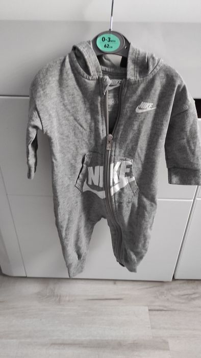 Pajacyk/ rampers/ body firmy Nike rozmiar 3-6 miesiecy