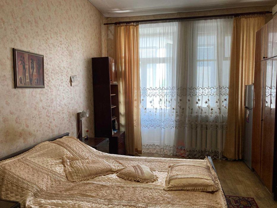 Продаж повнометражної 3-кімнатної квартири в центрі