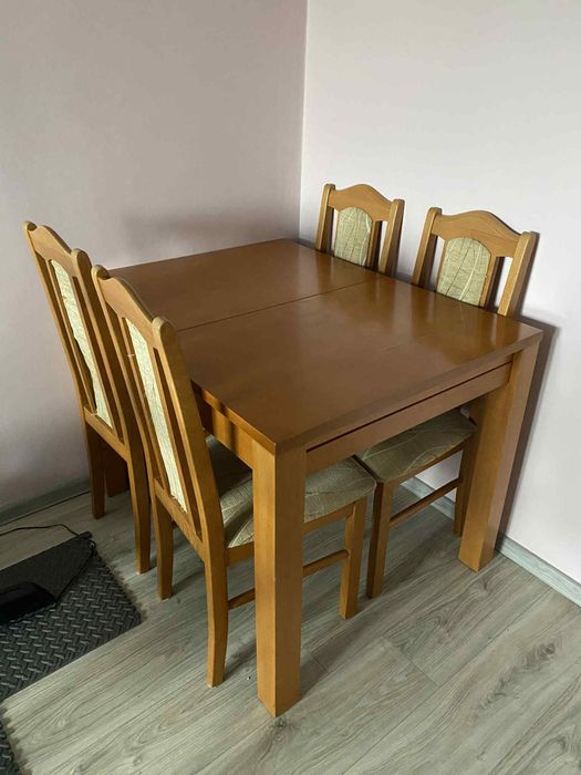 Stoł rozkladany plus krzesla w zestawie