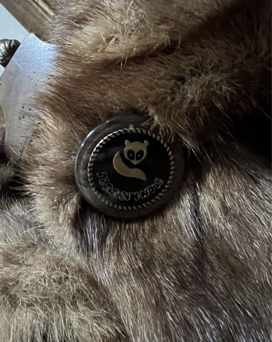 Натуральная полноразмерная шуба из меха нутрии Ferretking