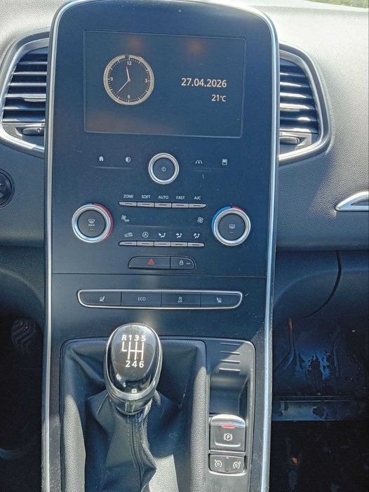 Vendo o meu carro. Renault Grand Scenic 2017. Venda urgente, por isso o preço é muito baixo.