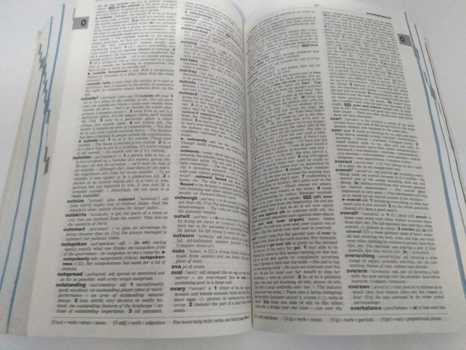 Dicionário Inglês - Inglês Oxford Advanced Learner's Dictionary.