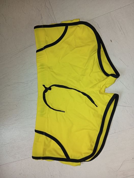 Жовті спортивні ретро-шорти dolphin shorts, спортивні мікро шорти