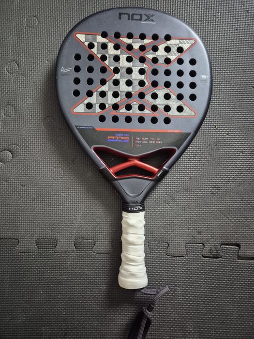 Raquete Padel: NOX AT10 18K 2025 Agustin Tapia
