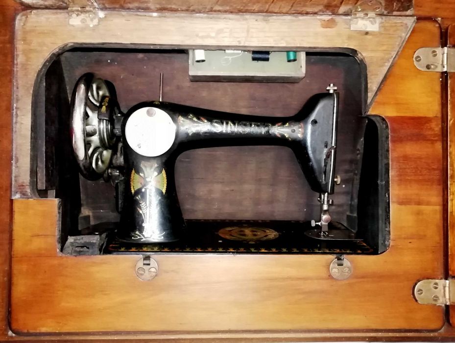 Máquina de costura antiga Singer 66K de 1910