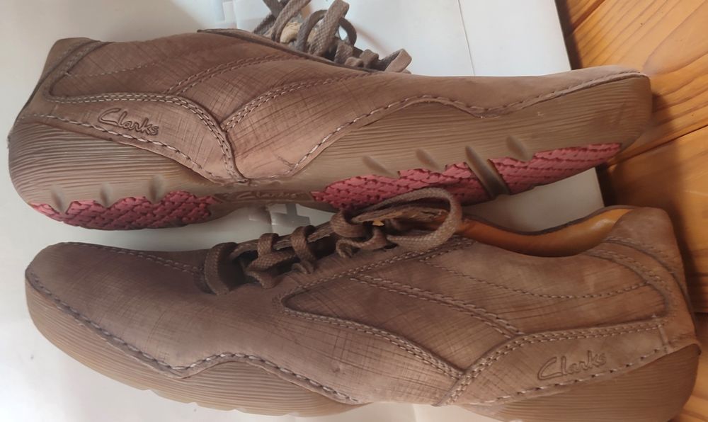 Продам чоловічі замшеві черевики Clarks.