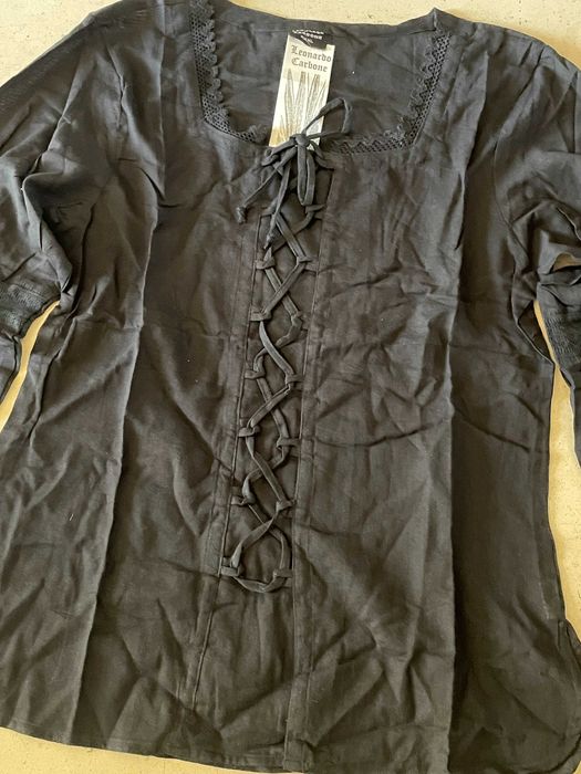 Blusa modelo medieval Leonardo Carbone