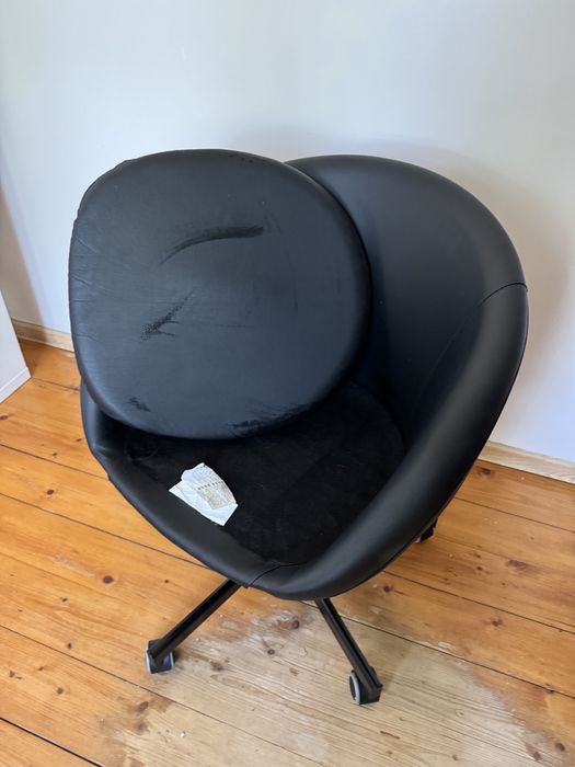 Nowoczesne krzesło obrotowe IKEA – czarne, designerskie