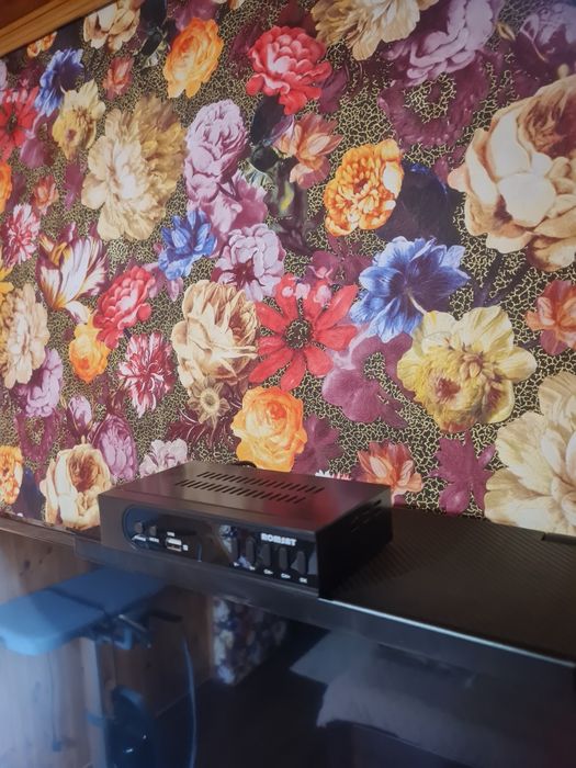 Регульована полиця для телевізора