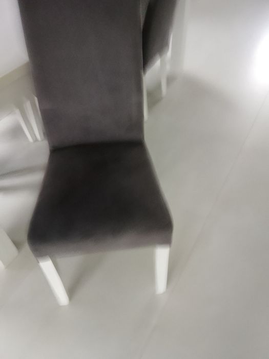 Stół rozkładany krzesła