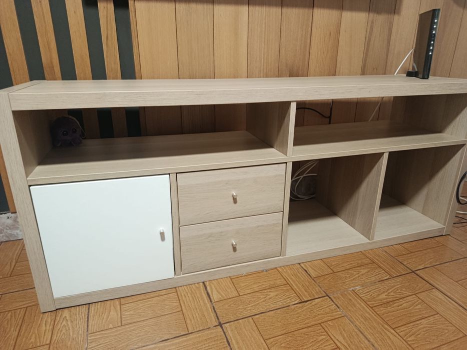 Geladeira 315 litros total 120€  / movel de tv 60€ / secretaria 60€
