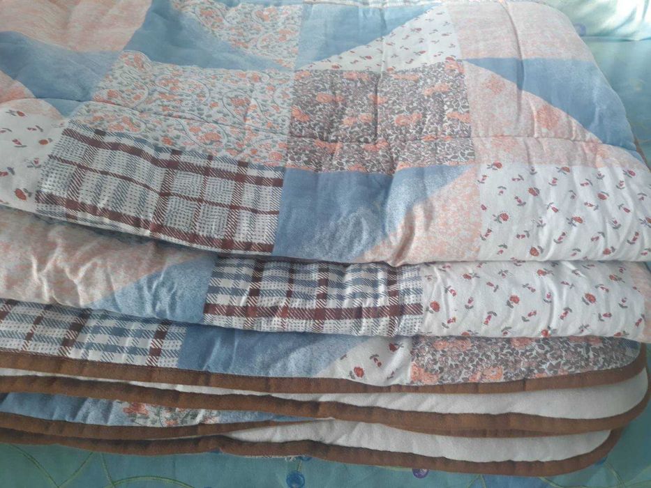 Тепла, м’яка та комфортна вовняна ковдра.