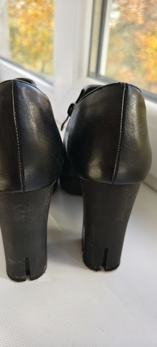 Ботинки женские на каблуке