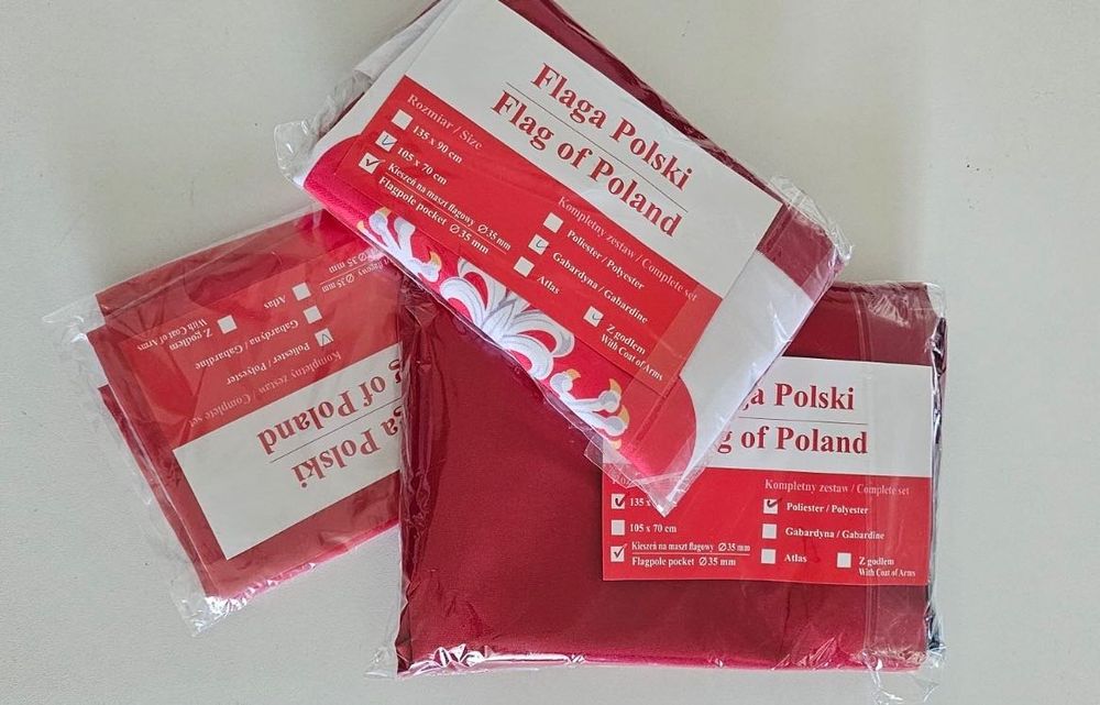 Flaga Polski z atlasu 70x105 cm