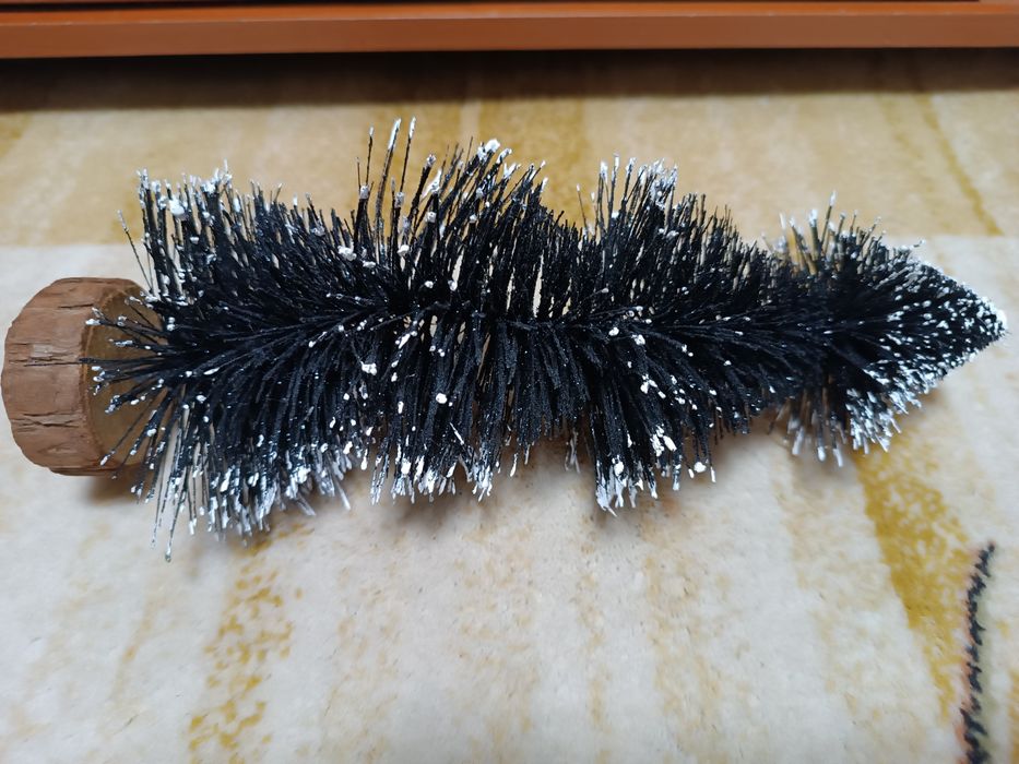 Сувенир декоративная новогодняя елка заснеженная зеленая 29 см