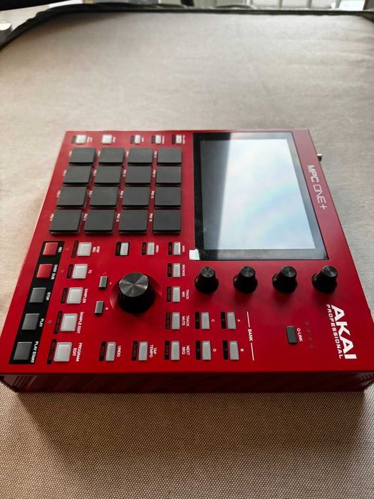 Akai MPC One Plus Gwarancja Magma Case Decksaver