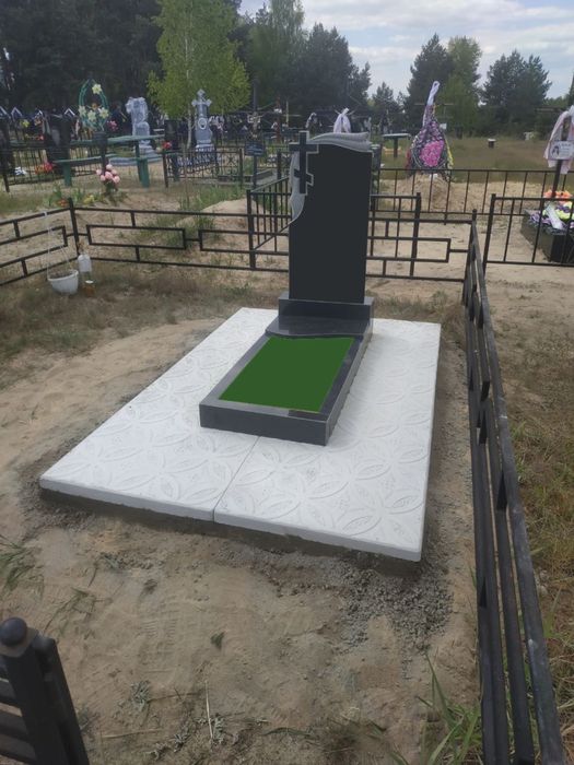 Пам'ятники УСЬОГО 8100 грн