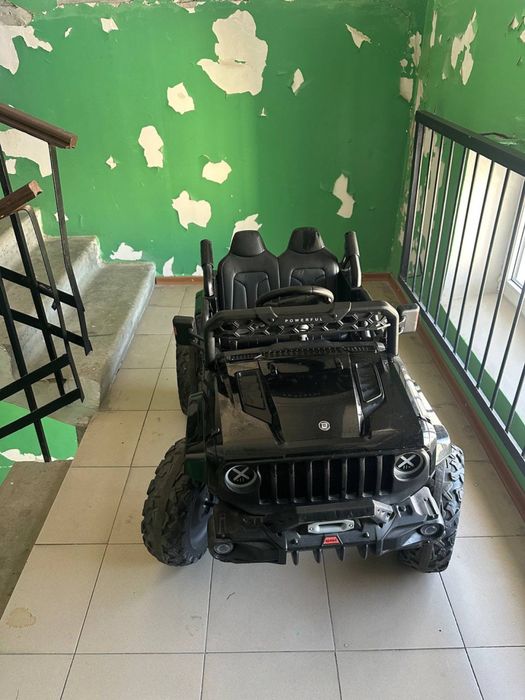Детский автомобиль