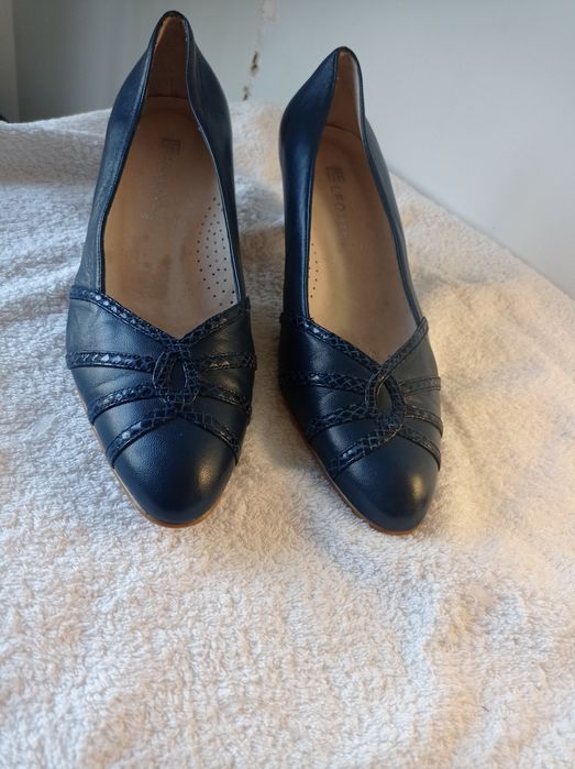 Granatowe, hiszpańskie, eleganckie rozmiar 37-37,5  stan bardzo dobry