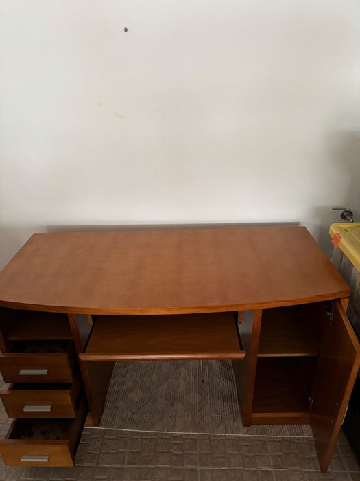 Secretária de quarto