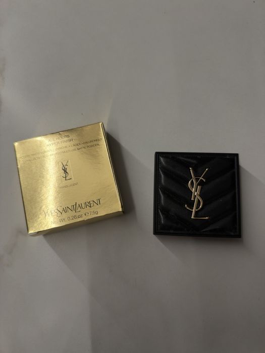 YSL All Hours biały puder do twarzy Yves Saint Laurent