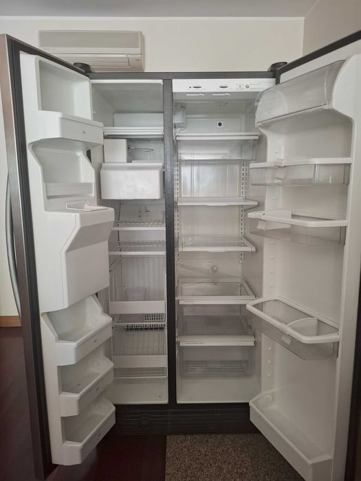OPORTUNIDADE! Frigorífico Americano Whirlpool, dispensador água e gelo
