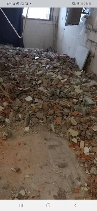 Faço limpeza de entulho todos tipos de limpeza e faco diminuição