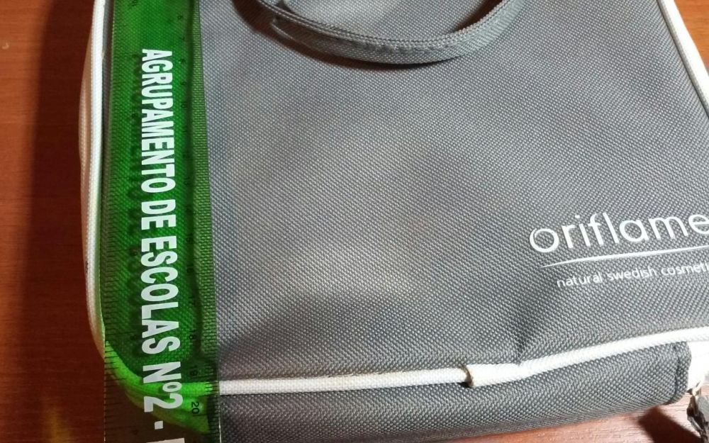Malinha da Oriflame para maquilhagem