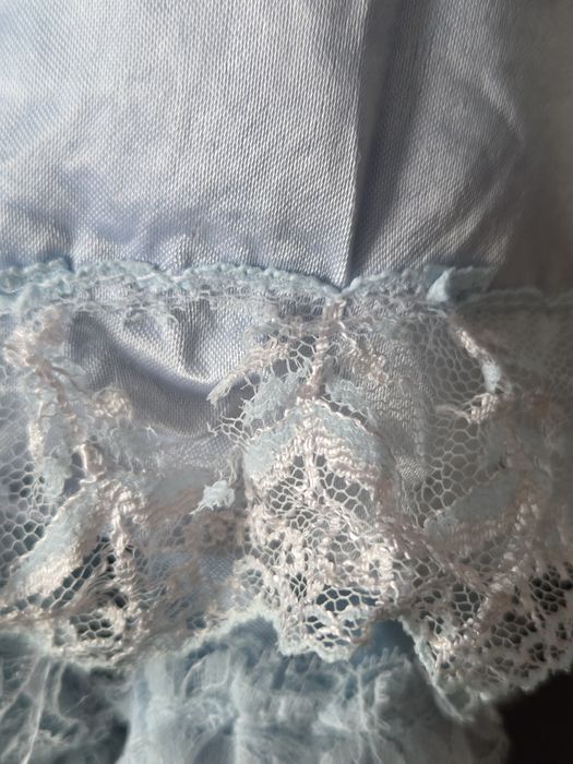 Bardzo stara lalka muzealna cala z porcelany