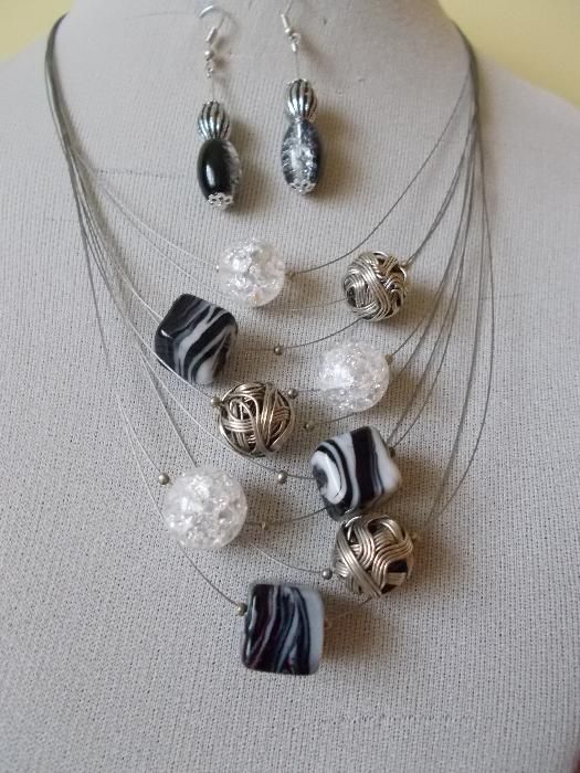 naszyjnik z kolczykami czarno-biały
