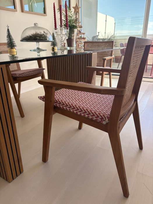 Mesa refeições e 6 cadeiras