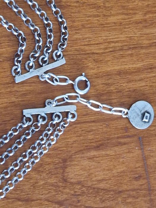 Srebny naszyjnik z koralem