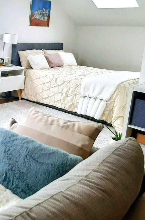 Cama como nova sem colchão