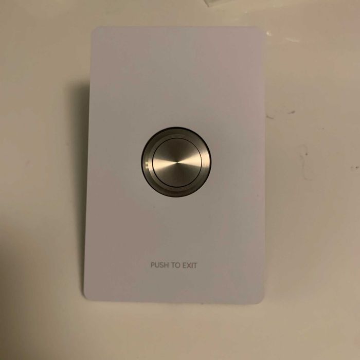 Кнопка для відкривання дверей