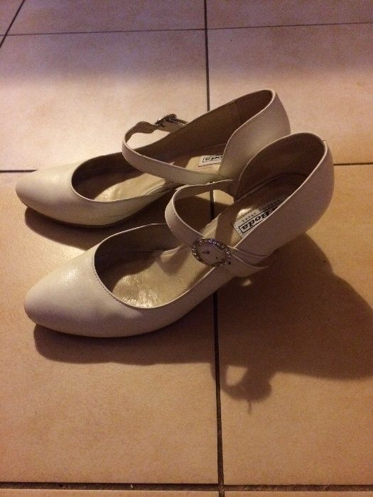 Buty ślubne w kolorze ecru