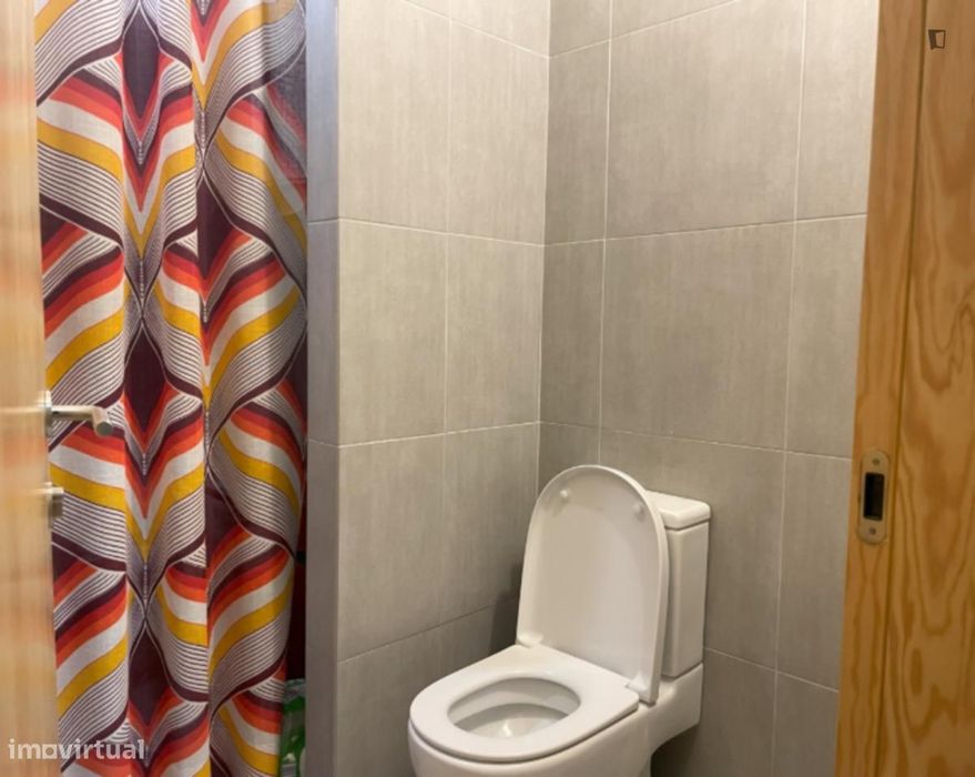 Quarto - localizado em Mafamude Porto