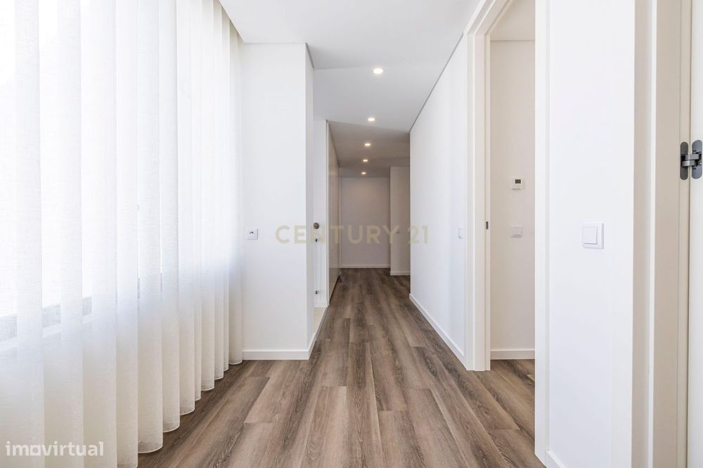 Moradia T4 Moderna com Piscina Aquecida e Jacuzzi a 15 Minutos da Prai