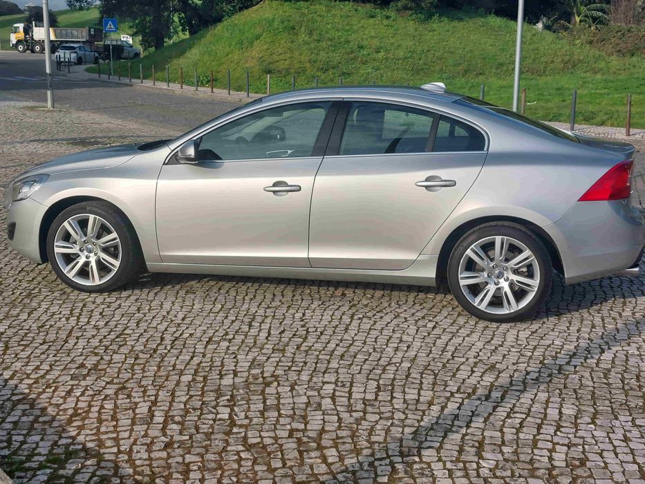 Volvo D3 T5 SUmmum (Full extras) com apenas 81000kms
