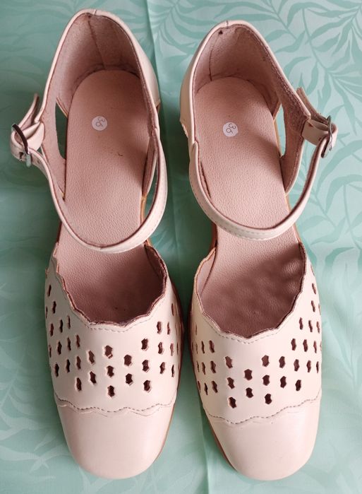Nowe beżowe buty damskie ze skóry ,R-36, długość wkładki ok.24 cm