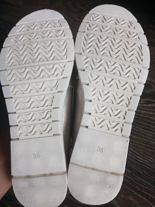 Шкіряні сріблясті балетки-макасини